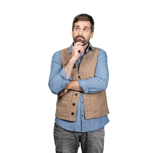 Personne debout en gilet sans manches et chemise, la main posée contre le visage dans une posture réfléchie