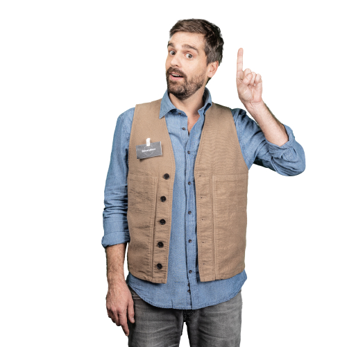 Personne levant un doigt en portant un gilet sans manches et une chemise